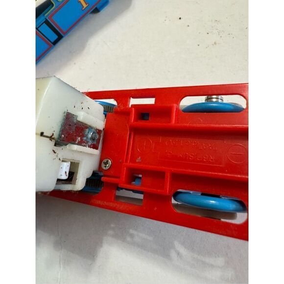 HiT Thomas TrackMaster 2006 Thomas the Tank Engine - Battery Operated - Picture 15 of 16